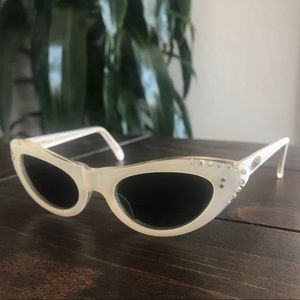 Vintage 1990s Flygirls white sunglasses